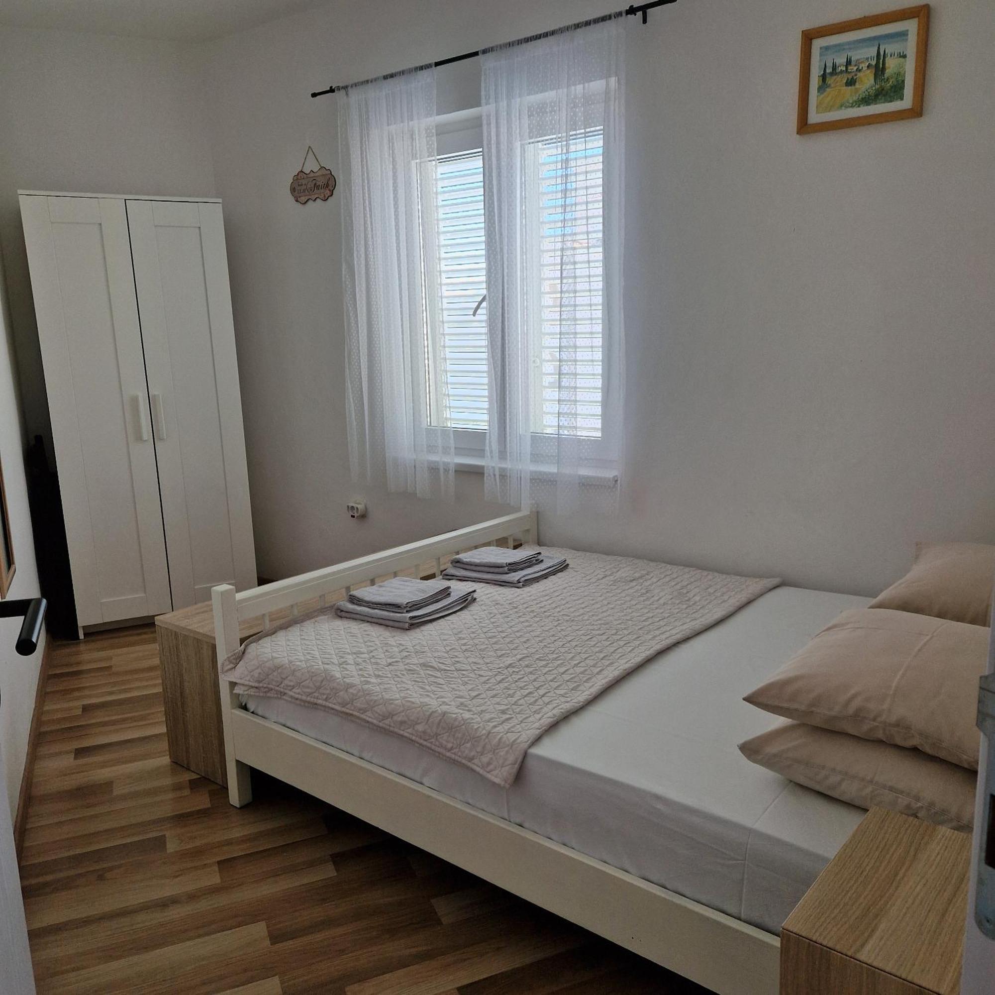 Apartman Iva Novalja Exteriör bild